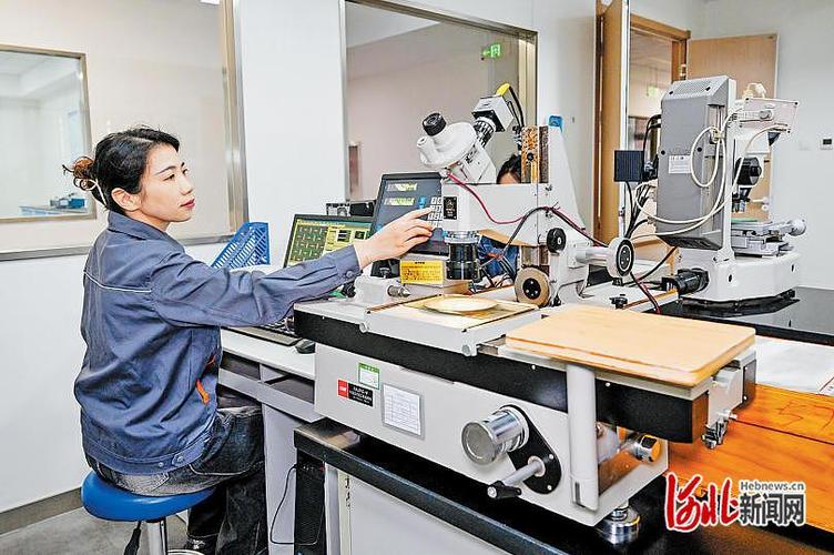 4月17日,网都河北科技服务技术人员对丝网产品进行检测